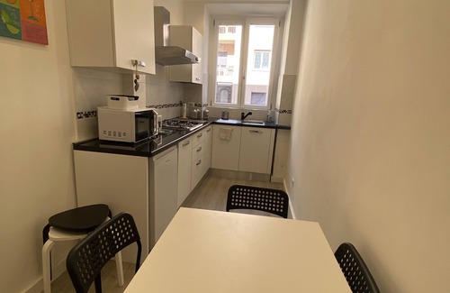 San Giovanni Apartment | Very bright apartment near the Colosseum, metro A two minutes walk away