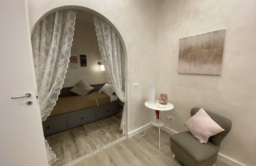 San Giovanni Apartment | Very bright apartment near the Colosseum, metro A two minutes walk away