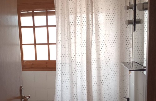 Llica d'Amunt Ski Chalet | Very close to the Montmelo circuit. Ideal for work. Barbecue, pool and games