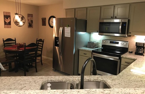 Table Rock Condo | Very Nice 2-Bed, 2-Bath Condo, Just Steps Off the No. 1 Green in Pointe Royale