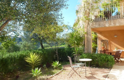 Cagnes-sur-Mer Apartment | Very nice 3-room apartment in a villa with garden and loggia