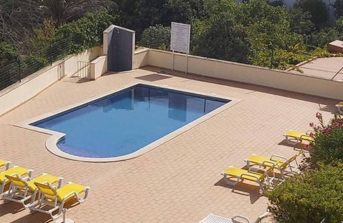 Armacao de Pera Apartment | Very nice apartment with all comforts, south-facing terrace, sea view, swimming pool, beach on foot.