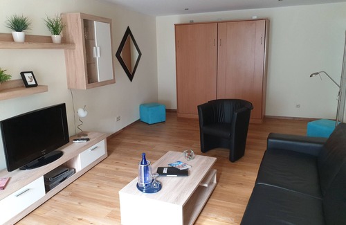 Alt-Kurenz Apartment | Very nice apartment with balcony overlooking the greenery