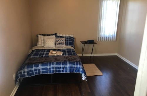 Leimert Park Apartment | Very spacious 1 bedroom sublet