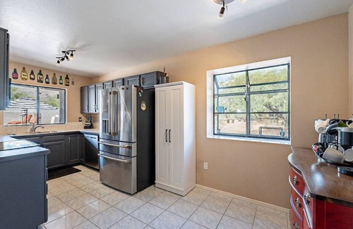 Catalina Madre Apartment | Via Madre (Alexis & Jason)