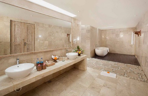 Ubud Villa | Vibrant 2BR Villa In Ubud! 2Min Drive To Traditional Art Market! W/Swimming Pool