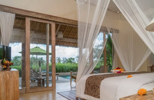 Ubud Villa | Vibrant 2BR Villa In Ubud! 2Min Drive To Traditional Art Market! W/Swimming Pool