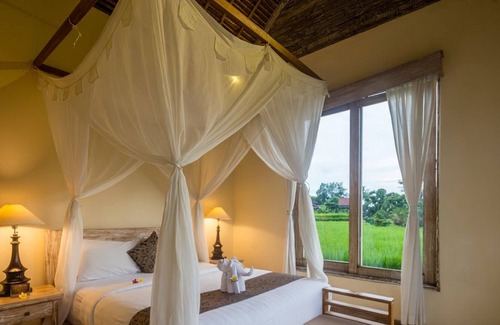 Ubud Villa | Vibrant 2BR Villa In Ubud! 2Min Drive To Traditional Art Market! W/Swimming Pool