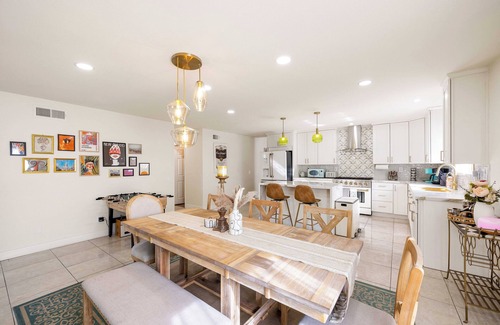 City of Industry House | Vibrant 5BR/2BA Ranch Home w/Pool l King Bed 2000 Sqft -Disneyland!