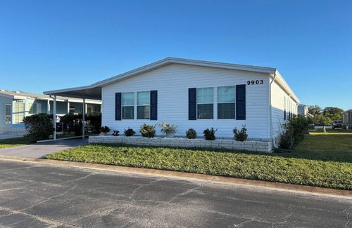Parrish House | Vibrant Active Adult 55+ community w/clubhouse, pool w/hot tub, fitness room.
