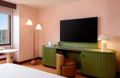 Red River Cultural District Hotel | Vibrant Downtown Room w/Resort-Style Pool & Pet-Friendly Rooms - Near UT Austin