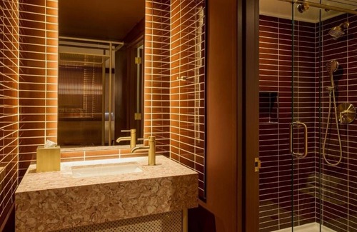 Red River Cultural District Hotel | Vibrant Downtown Room w/Resort-Style Pool & Pet-Friendly Rooms - Near UT Austin