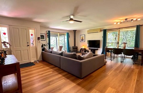 Burringbar House | Vibrant Home on Beautiful Acreage!