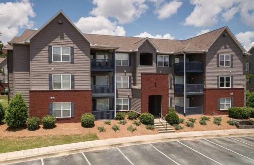 Auburn Apartment | Vibrant Living Near Auburn University l 4BR 4BA