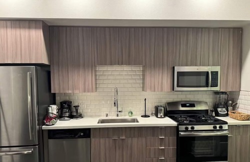 Glendale Apartment | Vibrant Unit in The Griffith