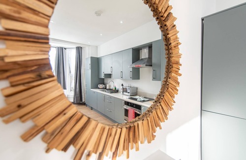 Hartlepool Apartment | Victoria Apartment 1: Contractor's Choice 3BR in Hartlepool