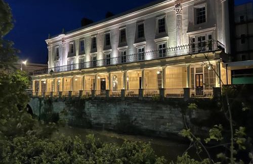 Leamington Spa Apartment | Victoria Colonnade Aparthotel