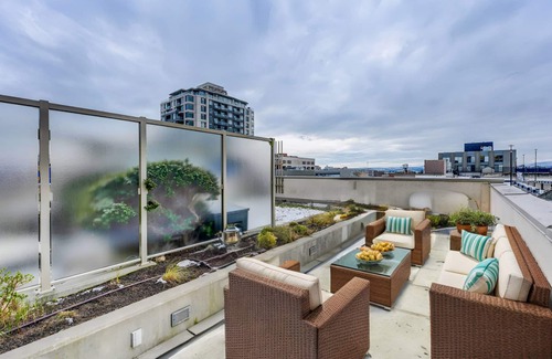 Downtown Victoria Condo | Victoria downtown condo with large sunny patio