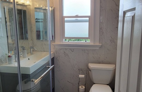 West Oakland House | Victoria home near to downtown oakland!