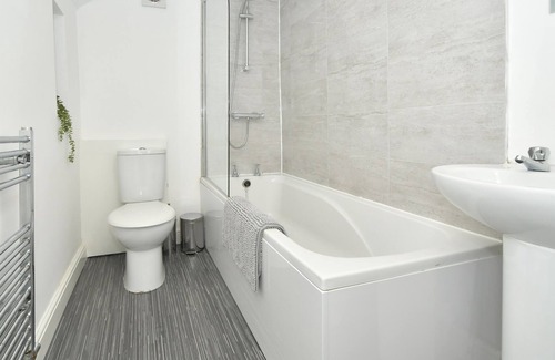 Stoke-on-Trent House | Victoria House with Loft Room