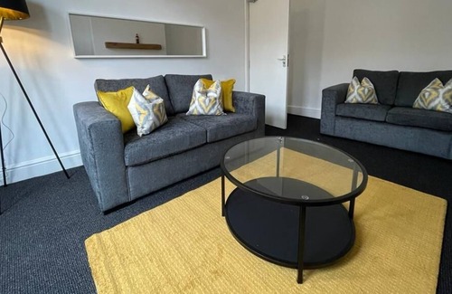 Arksey House | Victoria House - Newly refurbished 4 double bedroom property in Doncaster