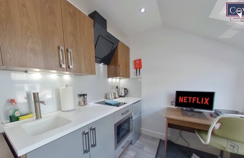 Coventry Apartment | Victoria House - Standard Studio by CovStays