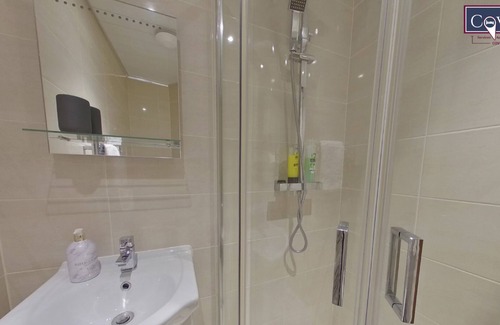 Coventry Apartment | Victoria House - Standard Studio by CovStays