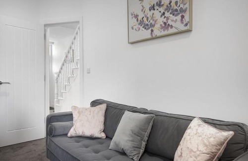 Barling Apartment | Victoria House w/ Daily Housekeeping and Bfast Basket