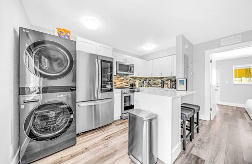 Victoria Park Apartment | Victoria Park Getaway! 1 Mile to Beach & Las Olas!