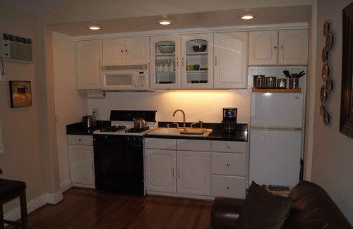 Sherman Heights Condo | Victorian Close to DT, Convention Center, Balboa Park, Coronado. WiFi, TV, A/C