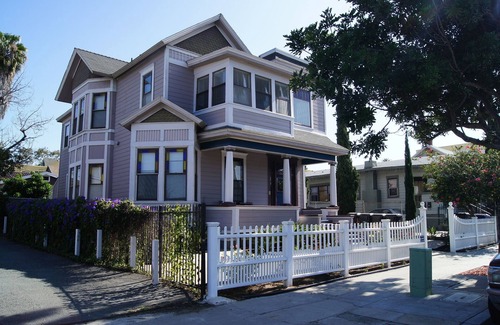 Sherman Heights Condo | Victorian Close to DT, Convention Center, Balboa Park, Coronado. WiFi, TV, A/C
