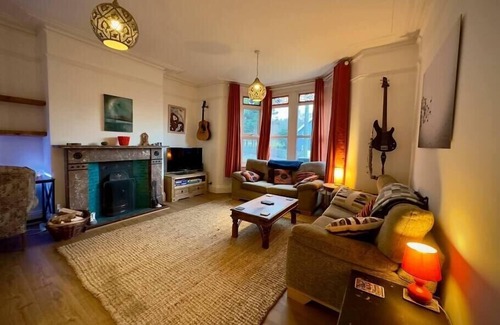 Brislington Cottage | Victorian Cottage Like Charm with Modern Comforts