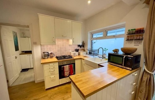 Brislington Cottage | Victorian Cottage Like Charm with Modern Comforts