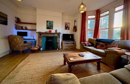 Brislington Cottage | Victorian Cottage Like Charm with Modern Comforts