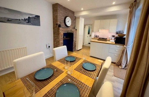 Brislington Cottage | Victorian Cottage Like Charm with Modern Comforts