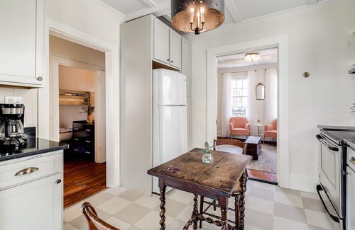 Historic Downtown Savannah House | Victorian Cottage Near Forsyth Park