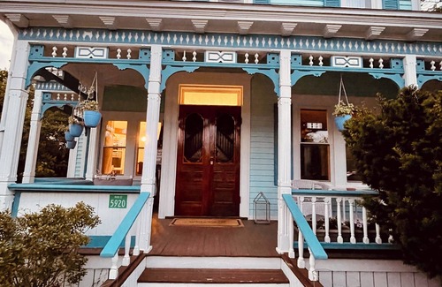 Tannersville House | Victorian Main St Mountain House - walk everywhere+outdoor oasis+vintage flair