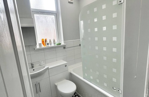 Salford House | Victorian Stay - Stay with us at our centrally located Salford townhouse.