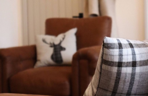 Bedale House | Victorian Studio - Yorkshire Dales Retreat with Parking