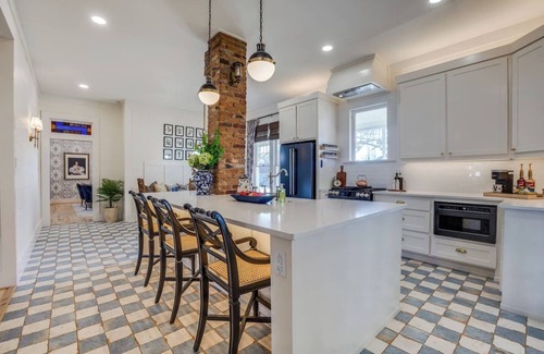 Rockwall House | Victorian-Style Getaway in Downtown Rockwall