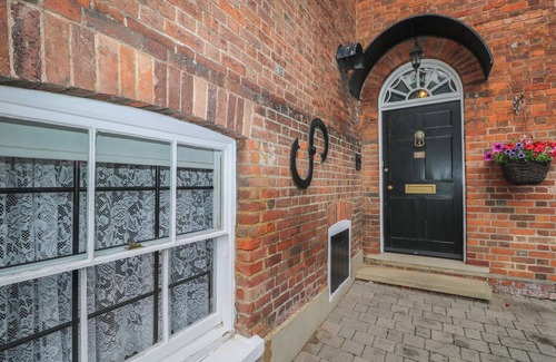 Windsor City Centre Cottage | VICTORIAN TOWNHOUSE, family friendly in Windsor, Berkshire