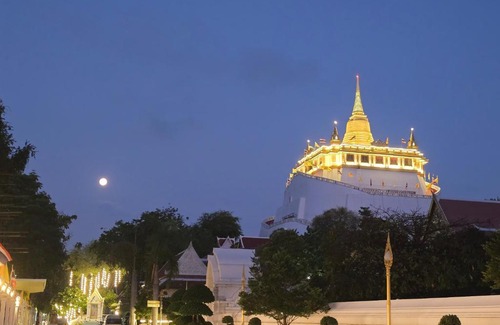 Pom Prap Sattru Phai House | Victory place 3