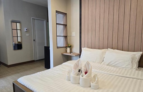 Pom Prap Sattru Phai House | Victory place 3