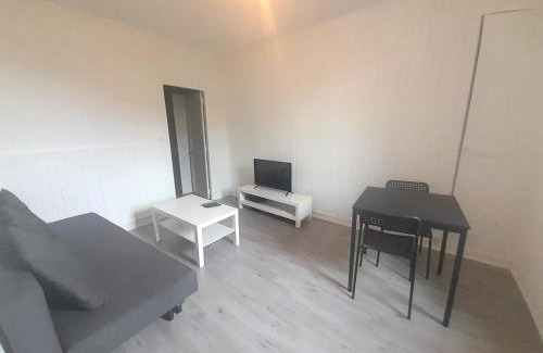 Vierzon Apartment | Vierzon 5 bel apart-1chb-4pers-wifi-gare