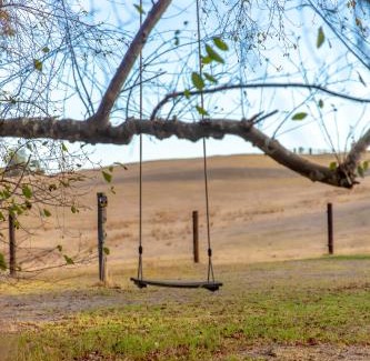 Bridgewater Villa | View! Farm in Bridgewater! Luminous Pond Farm
