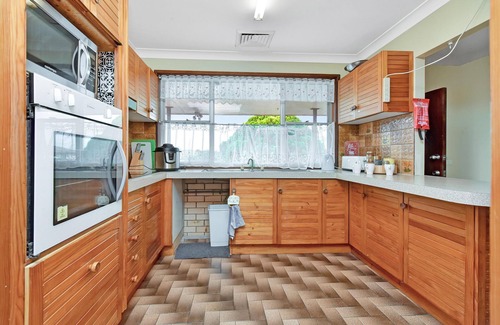 Cessnock Apartment | VIEW with Pool in Hunter Valley & Wineries - FREE WiFi - Swimming Pool - Wineries - Concerts - HV Gardens Zoo