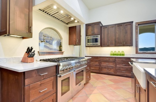 Leander House | VIEWS! Gorgeous Lake Travis Waterfront, 1 Level, Volente, Pool, Hot tub , Dock!