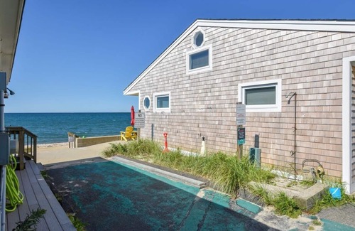 North Truro House | Views of Bay Access to Private Beach!