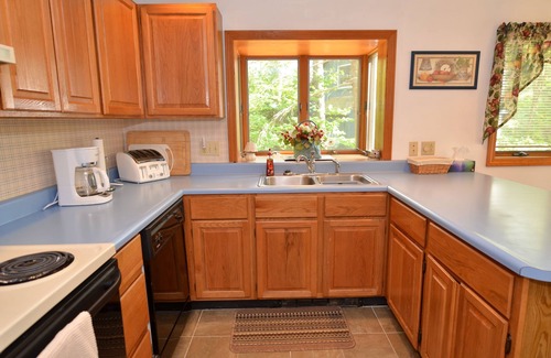 North Conway House | Views of Cathedral Ledge & Close to Echo Lake/North Conway - Dog Friendly