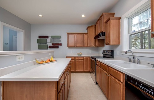 Hendersonville House | Views of/Walk to Historic Downtown Hendersonville